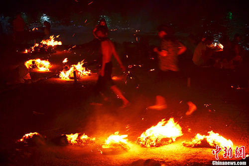 Trung Quốc: Mịt mù khói lửa vì... hóa vàng - 4