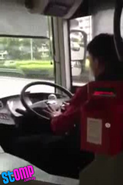 Tài xế xe bus vừa cắt móng tay vừa lái xe 80 km/h - 1