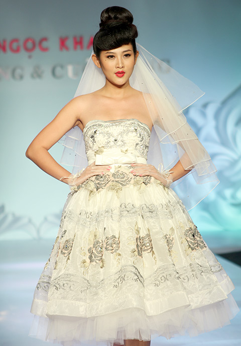 Maya quot;đọquot; vai trần gợi cảm với Thái Hà - 14