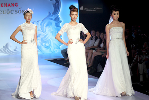 Maya quot;đọquot; vai trần gợi cảm với Thái Hà - 16