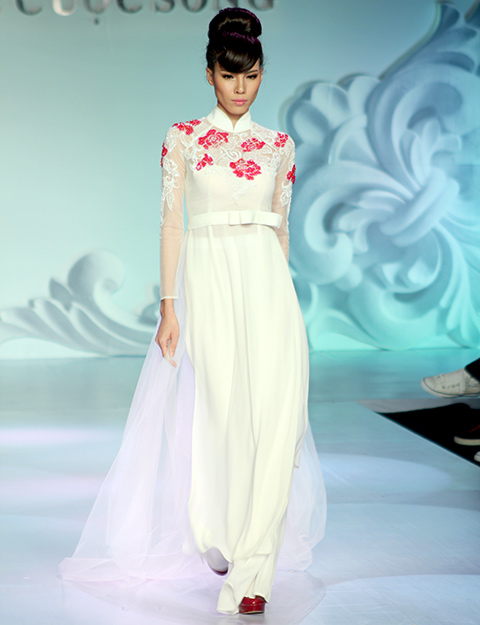 Maya quot;đọquot; vai trần gợi cảm với Thái Hà - 19