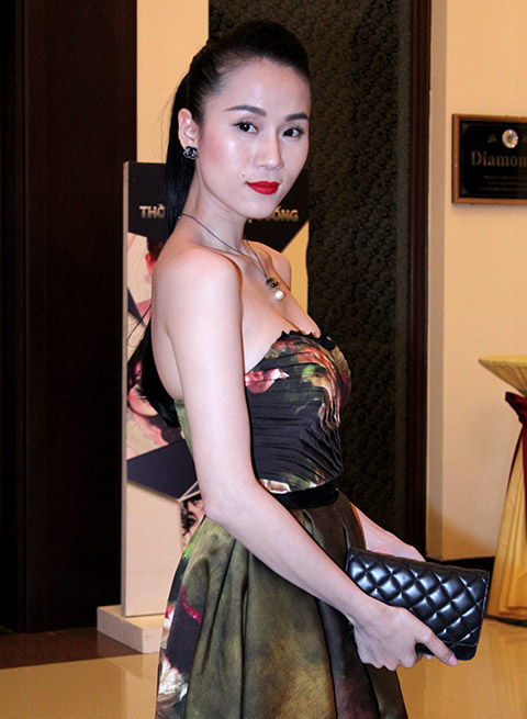 Maya quot;đọquot; vai trần gợi cảm với Thái Hà - 2