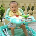 Làm mẹ - Ngồi xe tập đi sớm mới tốt?