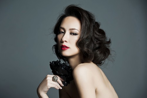 Huyền Ny khoe vẻ đẹp quyến rũ lòng người - 2