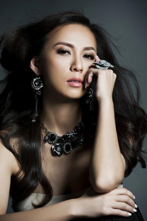 Huyền Ny khoe vẻ đẹp quyến rũ lòng người - 4