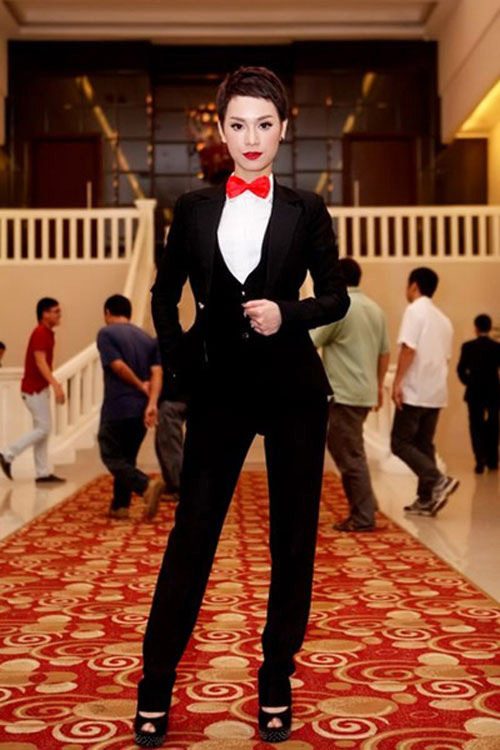 4 cách tận dụng sơ mi trắng dự tiệc như sao Việt - 15