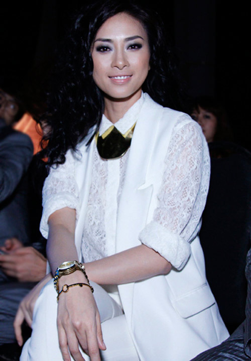 4 cách tận dụng sơ mi trắng dự tiệc như sao Việt - 10