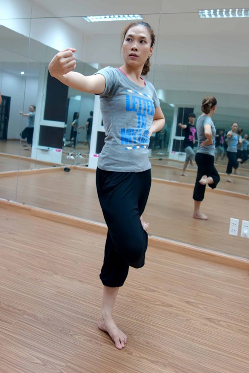 Mỹ Tâm #039;#039;xì tin#039;#039; trên sàn tập vũ đạo - 1