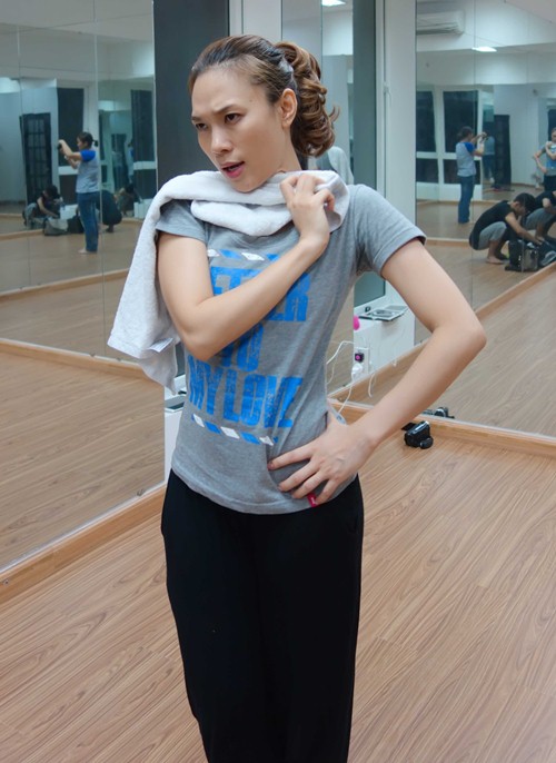 Mỹ Tâm #039;#039;xì tin#039;#039; trên sàn tập vũ đạo - 10