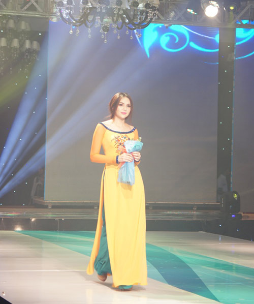 HH Diệu Hân khoe chân thon dài - 9