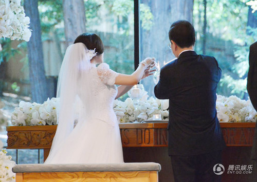 Lộ ảnh cưới của Lưu Hiểu Khánh và chồng mới - 5