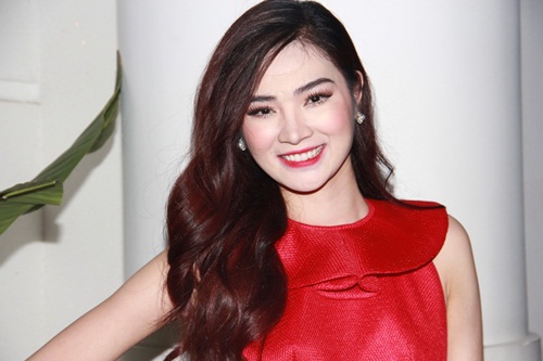 Diễm My 9x gợi cảm quot;đánh bậtquot; đàn chị - 9