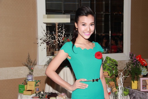 Diễm My 9x gợi cảm quot;đánh bậtquot; đàn chị - 11