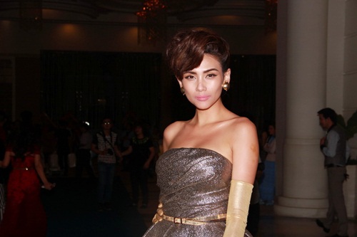 Diễm My 9x gợi cảm quot;đánh bậtquot; đàn chị - 7