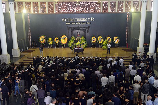 Nghệ sĩ rơi nước mắt đưa tiễn NSND Bạch Diệp - 1