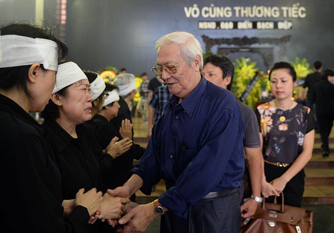 Nghệ sĩ rơi nước mắt đưa tiễn NSND Bạch Diệp - 14