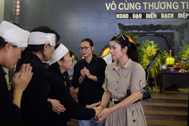 Nghệ sĩ rơi nước mắt đưa tiễn NSND Bạch Diệp - 8