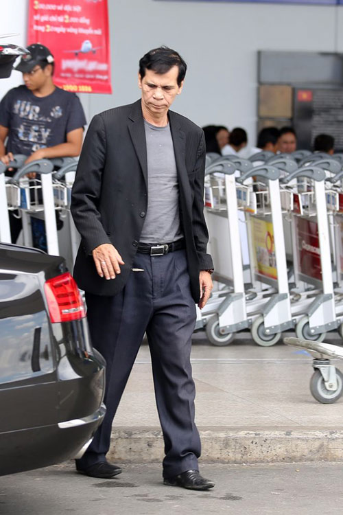 Hà Hồ được bố đưa ra sân bay bằng xế khủng - 2