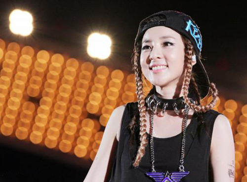 BST tóc siêu #039;quái#039; của nàng ca sĩ Hàn - 11