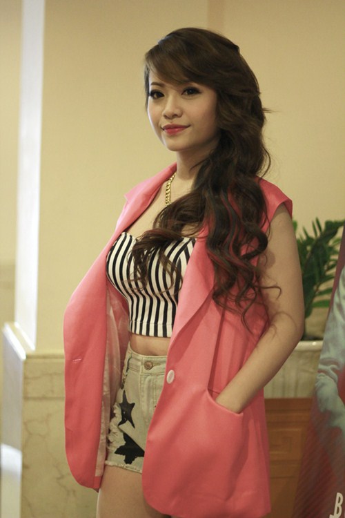 Phạm Quỳnh Anh mặn mà quot;gái một conquot; - 13