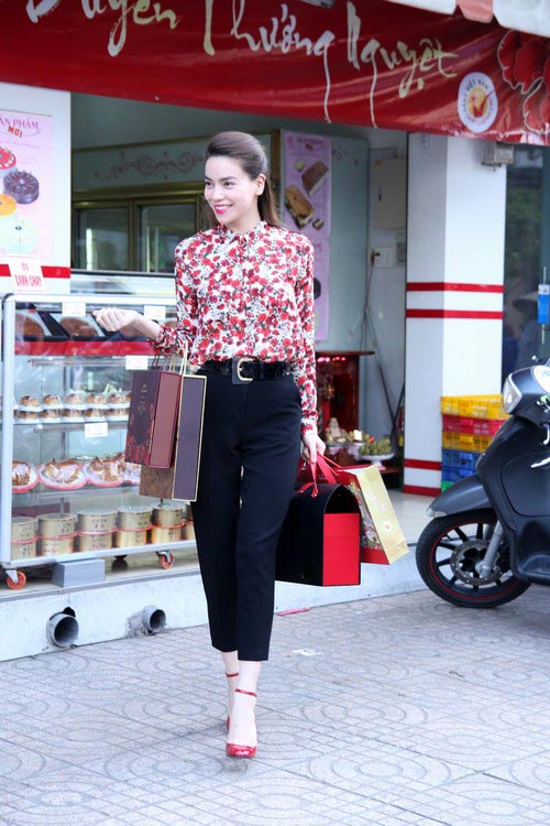 Hà Hồ giản dị đi chọn bánh Trung Thu - 10