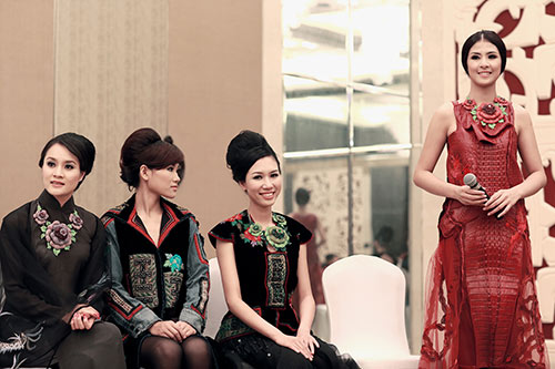 Ngọc Hân, Nguyễn Thị Loan quot;rủ nhauquot; sang Pháp - 3