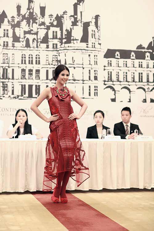 Ngọc Hân, Nguyễn Thị Loan quot;rủ nhauquot; sang Pháp - 1