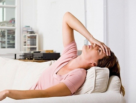 Phát hiện bao cao su trong túi áo chồng - 1