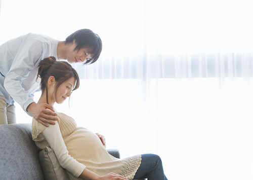 Khéo chiều vợ bầu giúp nàng bớt mệt - 2