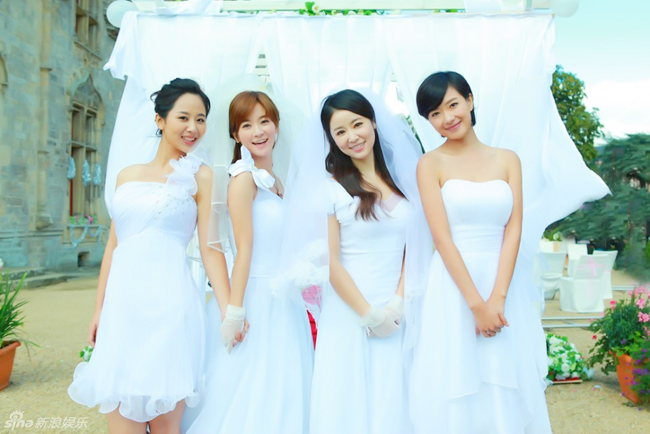 Cảnh 4 cô dâu xinh đẹp trong đám cưới là cảnh đặc biệt của bộ phim. Sau bao khó khăn, cả 4 cô gái trong cô nhi viện năm xưa cũng tìm được hạnh phúc của cuộc đời mình.
