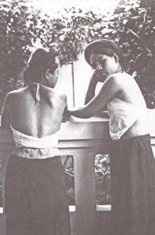 Mê mẩn #039;lưng ong#039; của phụ nữ Việt xưa - 1