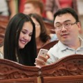 Làng sao - Vợ chồng HH Hương Giang trốn con đi xem múa