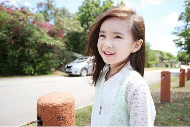 Wonei mới 6 tuổi và là người mẫu nhí của một trang bán hàng online của Hàn Quốc.
