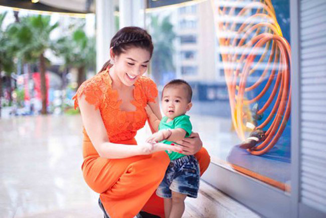 Kể cả khi lớn lên, bé đòi nhận lại ba mẹ ruột thì Lâm Chi Khanh vẫn sẽ chấp nhận, 'miễn là điều đó khiến con tôi cảm thấy hạnh phúc hơn'.
