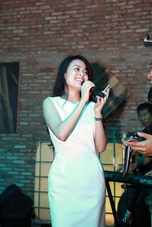 Chi Pu ôm chặt Cường Seven hậu chia tay - 7