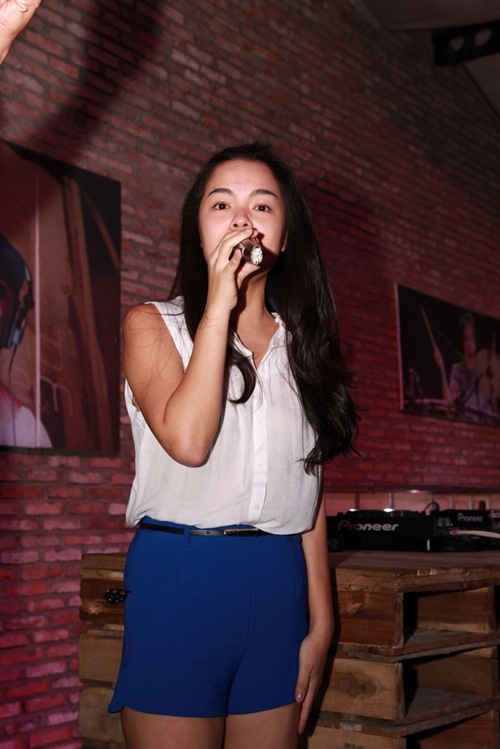 Chi Pu ôm chặt Cường Seven hậu chia tay - 10