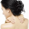 Làm đẹp - Vợ tôi lưng nhiều mụn, phải làm sao?