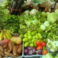 Mua sắm - Giá cả - Hà Nội: Mưa lớn, giá rau xanh tăng vọt