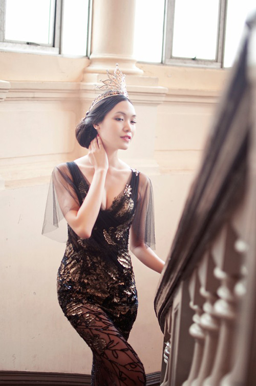 Hà Hồ lộ chân xấu, Thủy Tiên phờ phạc - 2
