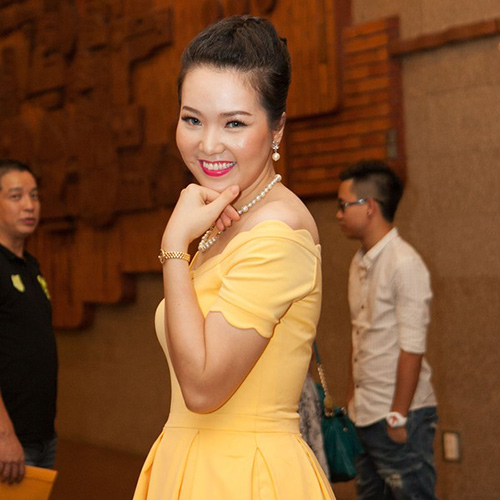 Hà Hồ lộ chân xấu, Thủy Tiên phờ phạc - 16