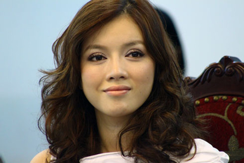 Lý Nhã Kỳ - Hồng Nhung đụng quot;dao kéoquot;? - 9