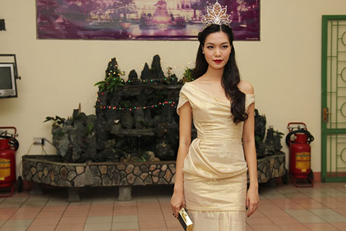 HH Thùy Dung giận dỗi bỏ mặc trai đẹp Omar - 7