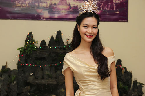HH Thùy Dung giận dỗi bỏ mặc trai đẹp Omar - 8
