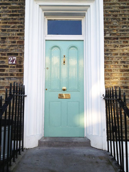 Mày mò sơn cửa đẹp cho hàng xóm #039;lác mắt#039; - 2