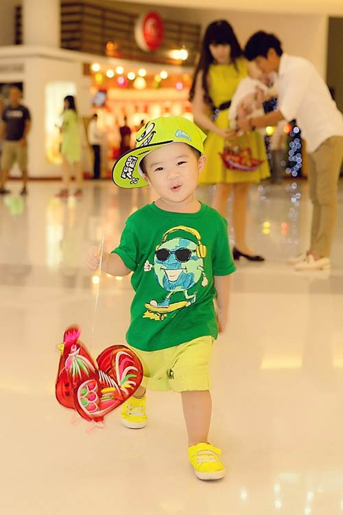 Nhóc tì nhà Lý Hải xúng xính đi Trung thu - 2