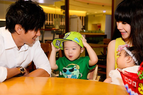 Nhóc tì nhà Lý Hải xúng xính đi Trung thu - 13