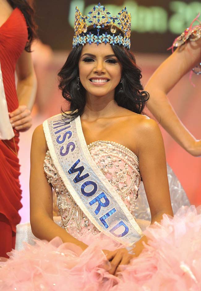 Vượt qua nhiều đối thủ nặng ký, Ivian Sarcos đến từ Venezuela đăng quang hoa hậu thế giới năm 2011.
