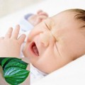 Làm mẹ - Cháu đau mắt đỏ, bà xông lá trầu