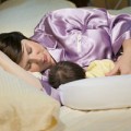 Làm mẹ - Hỏi “Có cho con bú không?”: Vô duyên!