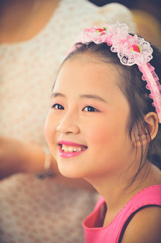 Khi trang điểm cho Khánh Ngọc, các chuyên gia luôn chú ý nhấn mạnh vào nụ cười tươi cực duyên của cô bé. 
